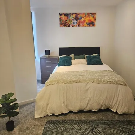 Apartment 2 Bedroom Flat With Private Balcony Leeds (West Yorkshire)