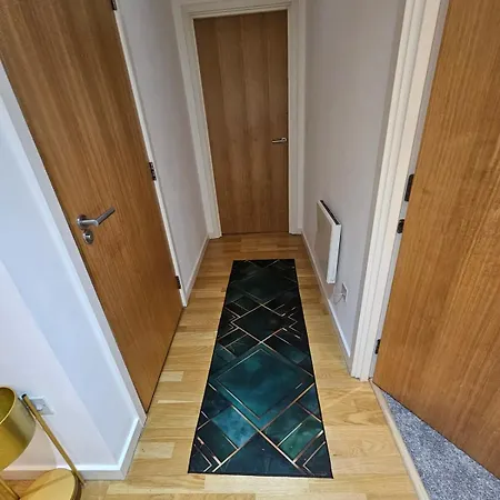 2 Bedroom Flat With Private Balcony * Leeds (West Yorkshire)