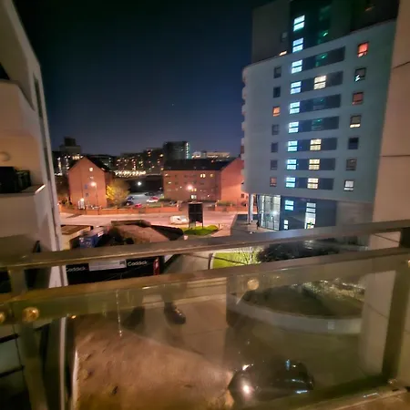 Apartment 2 Bedroom Flat With Private Balcony Leeds (West Yorkshire)
