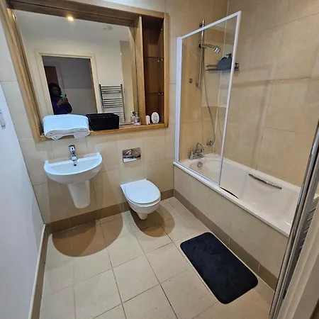 Apartment 2 Bedroom Flat With Private Balcony Leeds (West Yorkshire)